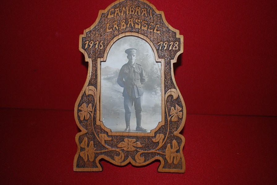 WW1 PERIOD CARVED PHOTO FRAME AND PHOTO