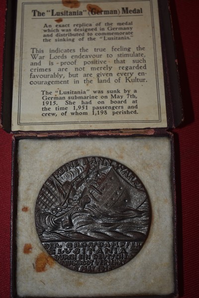 WW1 SINKING OF THE RMS-LUSITANIA MEDALLION AND BOX-BRITISH ISSUE.SOLD