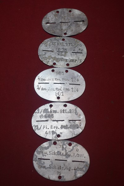 COLLECTION OF WW2 GERMAN SOLDIERS ID DISCS