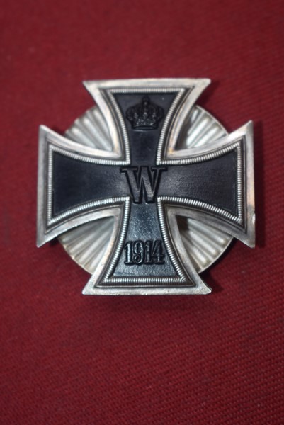 WW1 IMPERIAL GERMAN IRON CROSS FIRST CLASS CONVEX SCREW BACK IN SILVER-SOLD