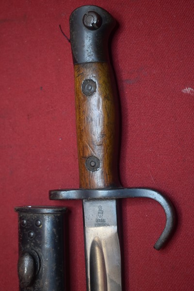 WW1 AUSTRALIAN ISSUED HOOKED QUILLON BAYONET FOR THE .303 RIFLE BY LITHGOW 1915 1MD-SOLD