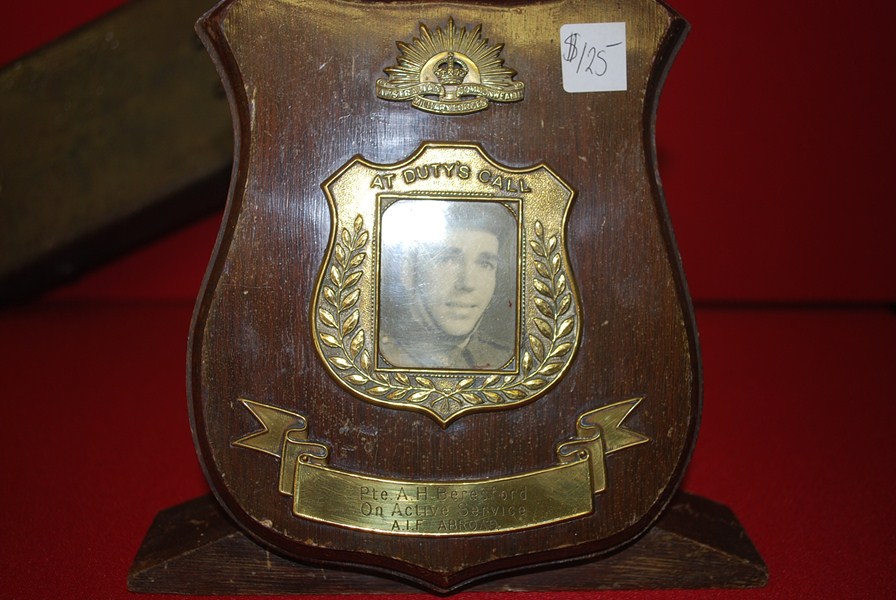 WW2 AUSTRALIAN ON ACTIVE SERVICE PLAQUE-SOLD