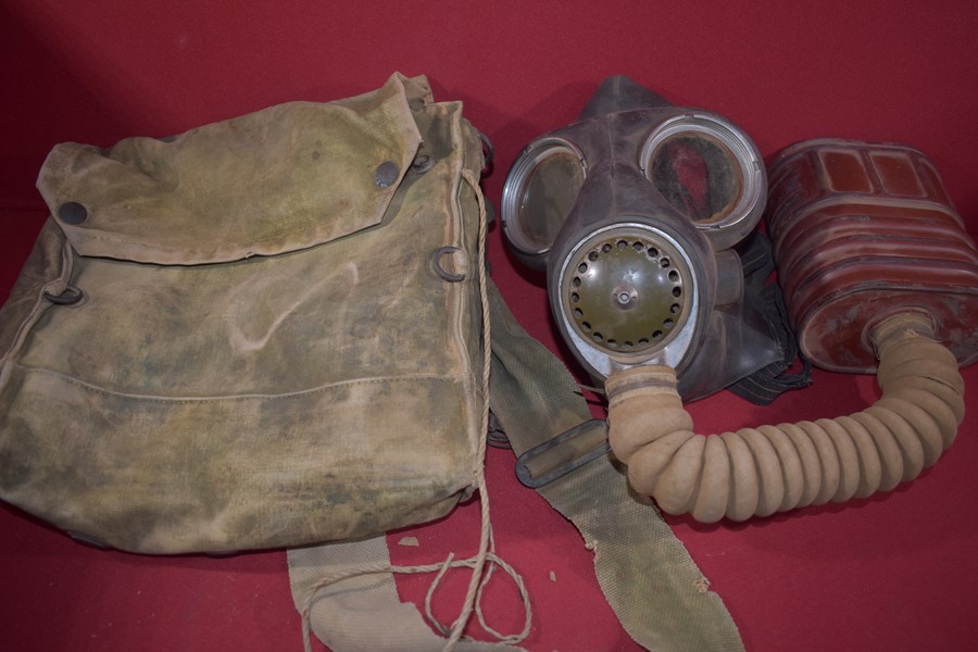 WW2 AUSTRALIAN GAS MASK, BAG, PHOTOS AND DOG TAG ISSUED TO AN AUSTRALIAN SOLDIER WHO SERVED IN THE NORTH AFRICA CAMPAIGN-SOLD