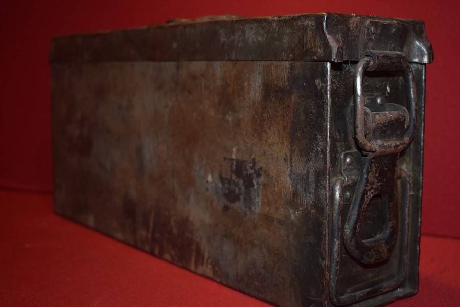 WW2 GERMAN AMMO TIN-SOLD