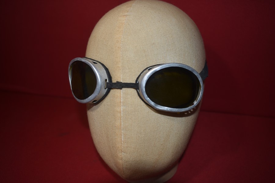 WW2 GERMAN PILOTS GOGGLES WITH TINTED LENSES-SOLD