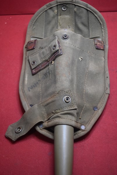 VIETNAM WAR AUSTRALIAN ISSUE  ENTRENCHING TOOL AND COVER-SOLD