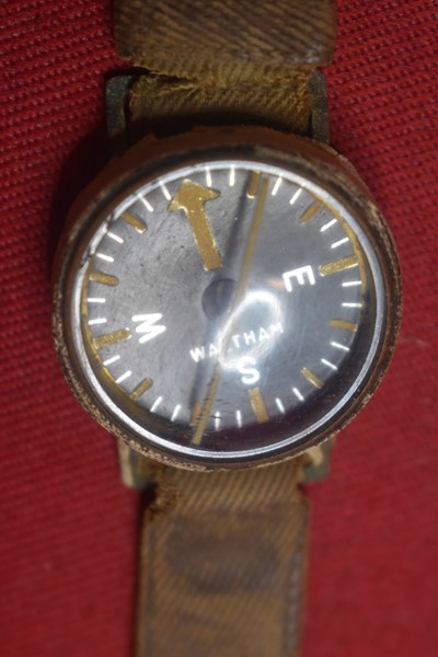 WW2 US MILITARY WRIST COMPASS BY THE WALTHAM WATCH COMPANY-SOLD