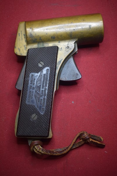 WW2 USAAF M2 FLARE PISTOL-SOLD