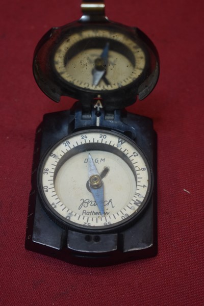 WW2 GERMAN SOLDIERS COMPASS b-SOLD