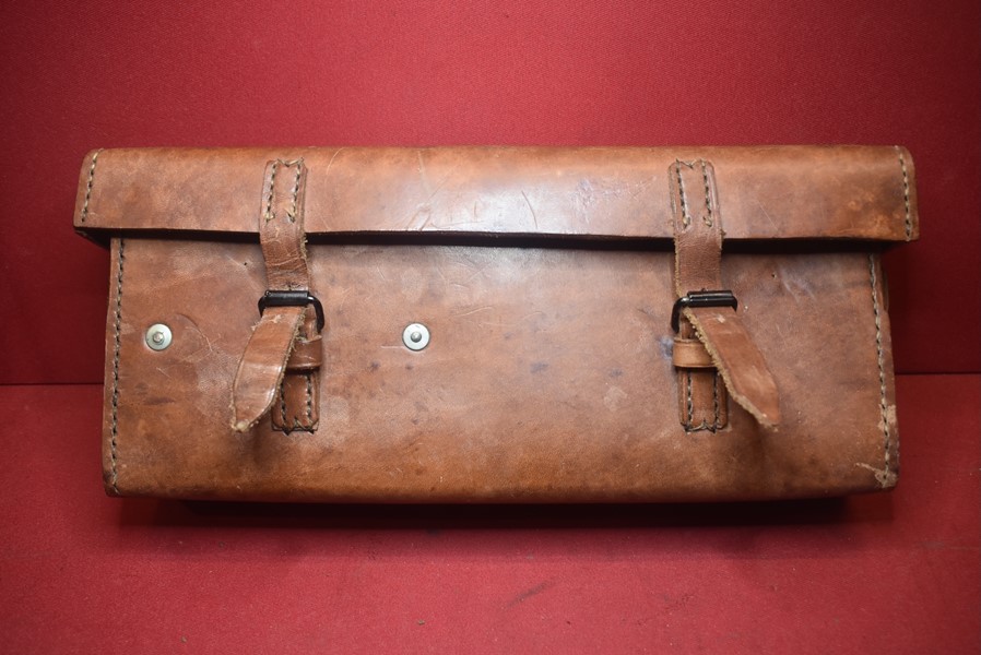 AUSTRALIAN ISSUED WW2 VICKERS MG OIL CAN CASE-SOLD