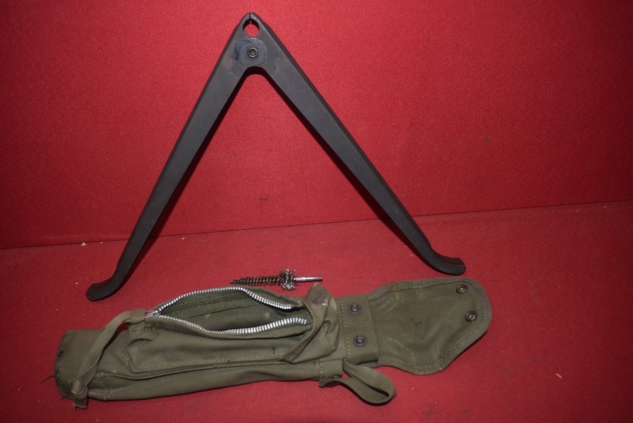 VIETNAM ERA M16 BIPOD AND CARRY BAG