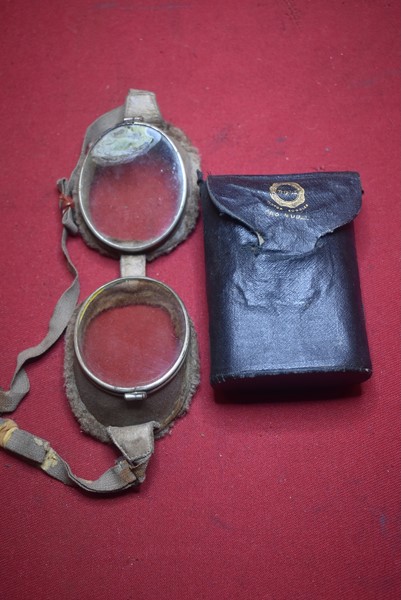 WW1 RFC RNAS RAF PATTERN TRIPLEX CASED FLYING GOGGLES.