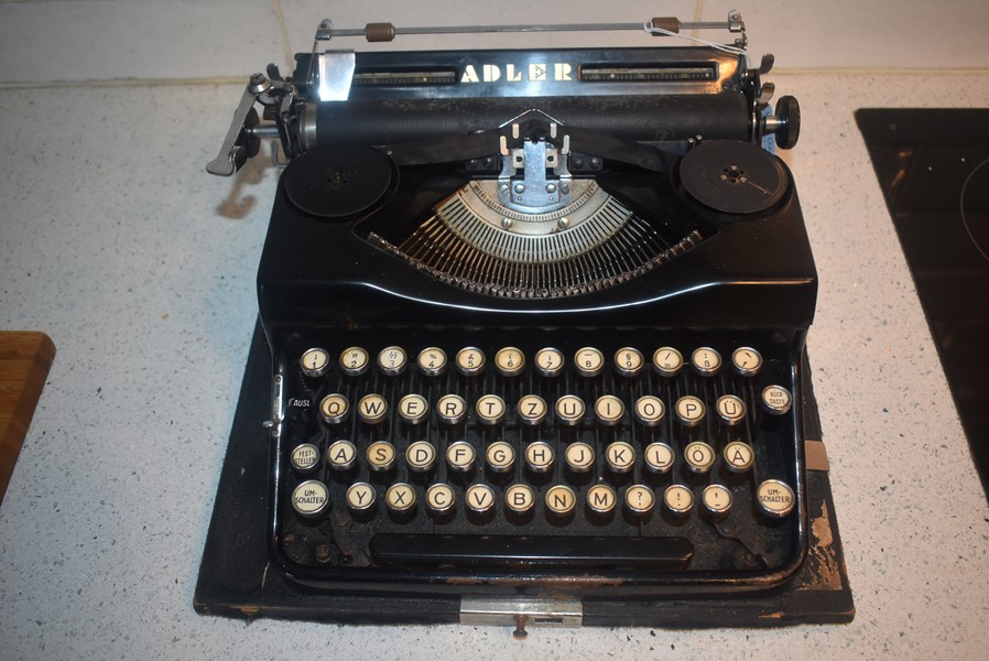 WW2 GERMAN ARMY TYPEWRITER XX