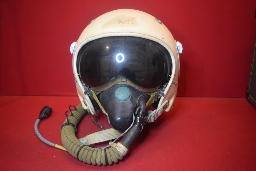 AUSTRALIAN SAS WAR TROPHY IRAQI PILOTS HELMET CAPTURED AT AL ASAD AIRPORT DURING THE INVASION OF IRAQ 2003.