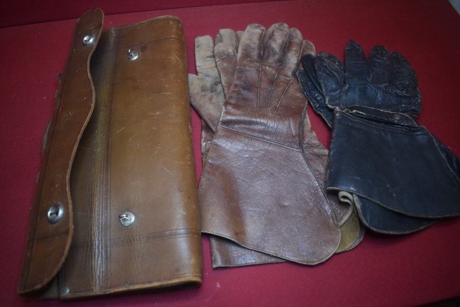 WW2 AUSTRALIAN ISSUED ARMY LEATHER DRIVERS GLOVES X TWO PAIRS