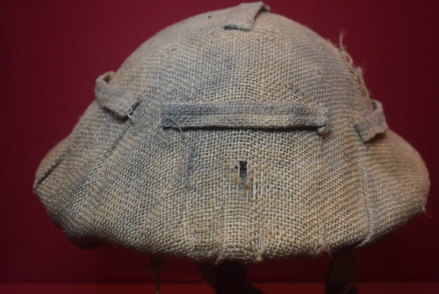 WW2 BRITISH HELMET NOTHING AFRICA CAMPAIGN 1942 WITH COVER-SOLD
