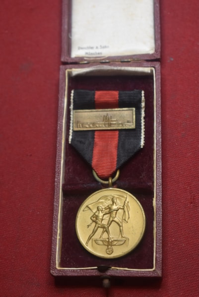 WW2 GERMAN CASED CZECH ANNEXATION (SUDETENLAND) MEDAL WITH PRAGUE BAR