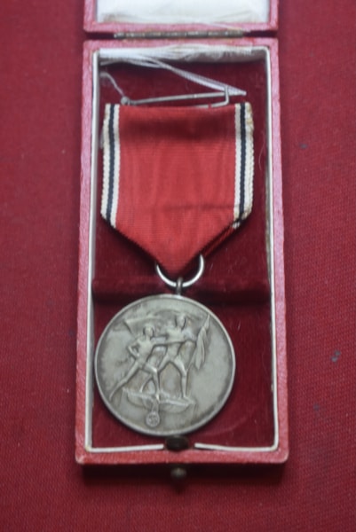 WW2 GERMAN CASED AUSTRIA ANSCHLUSS (ANNEXATION) MEDAL.