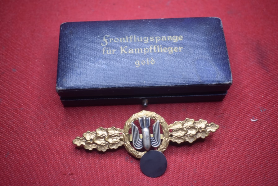 WW2 GERMAN CASED LUFTWAFFE BOMBERS CLASP IN GOLD