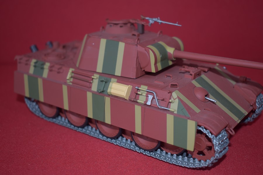 QUANGUAN 100252 WWII German Panzerkampfwagen V Panther Ausführüng G Sd