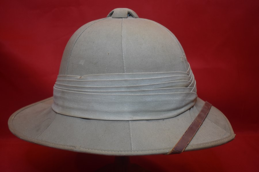 WW2 BRITISH 7th OFFICERS ARMOURED DIVISION (DESERT RATS) SUN HELMET
