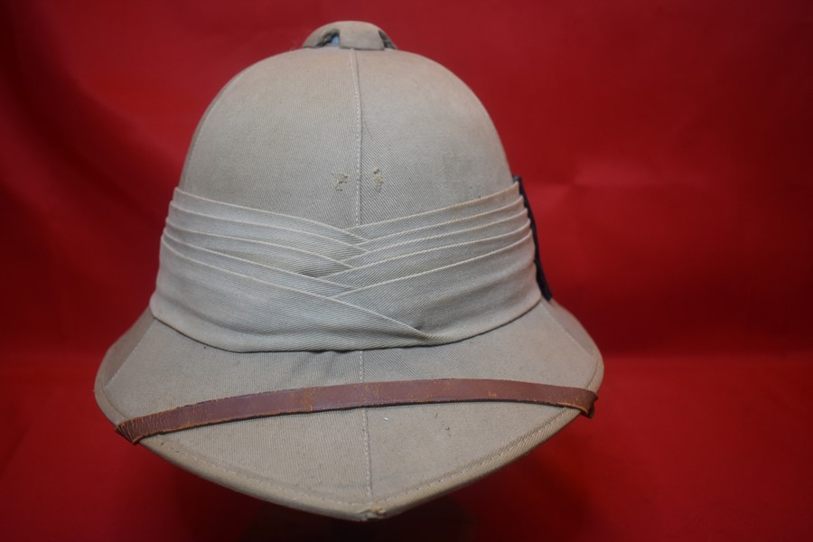 WW2 BRITISH 7th OFFICERS ARMOURED DIVISION (DESERT RATS) SUN HELMET