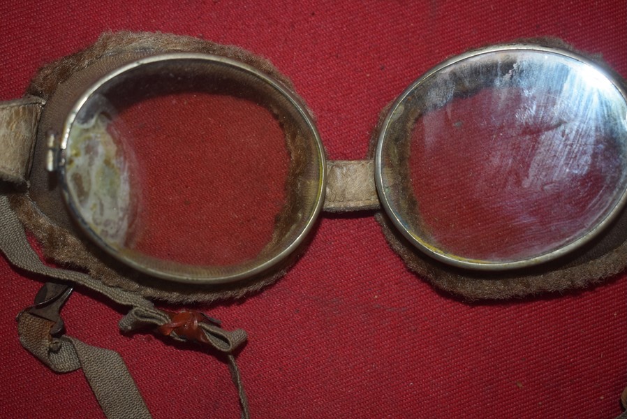 WW1 RFC RNAS RAF PATTERN TRIPLEX CASED FLYING GOGGLES.