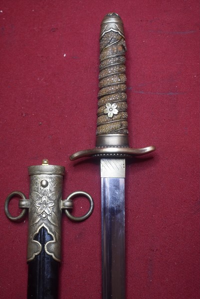 WW2 JAPANESE NAVAL DAGGER.b