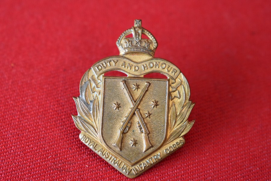 AUSTRALIAN ARMY BADGE. AUSTRALIAN INFANTRY CORPS 30-42-SOLD