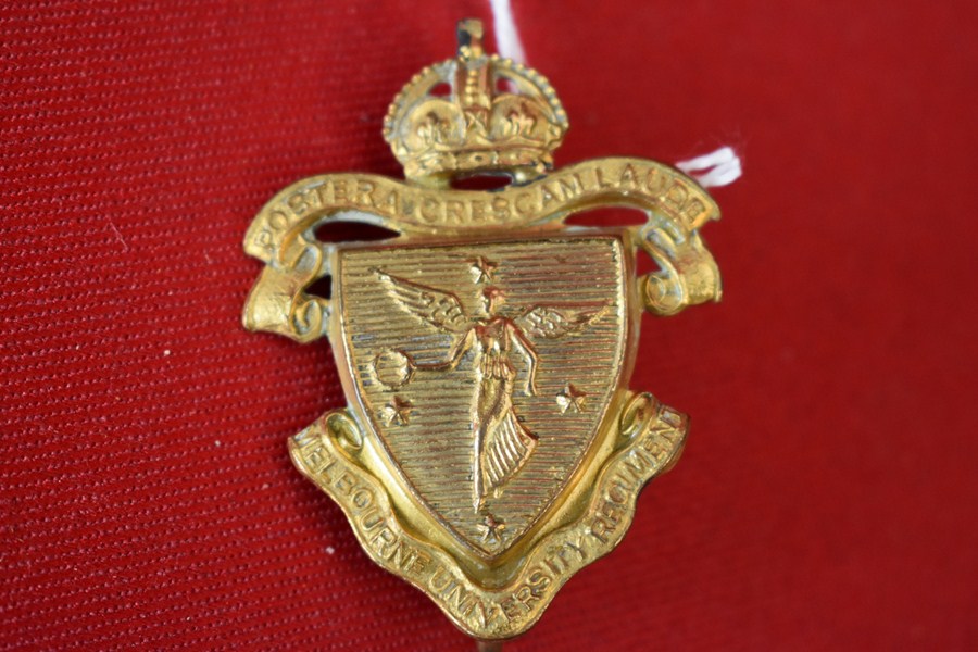 AUSTRALIAN ARMY HAT BADGE. MELBOURNE UNIVERSITY REGIMENT-SOLD