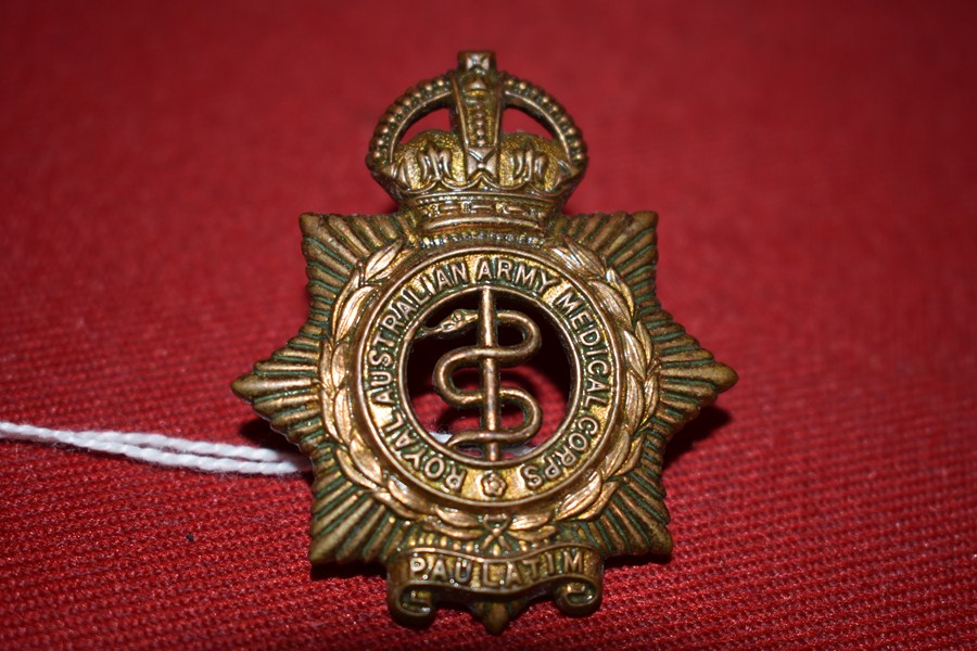 AUSTRALIAN ARMY HAT BADGE. MEDICAL CORPS. 30-42