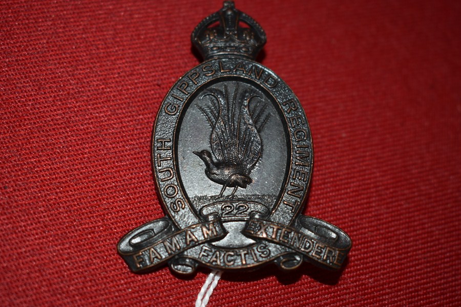 AUSTRALIAN ARMY HAT BADGE. 22 BN SOUTH GIPPSLAND REGIMENT. 30-42-SOLD