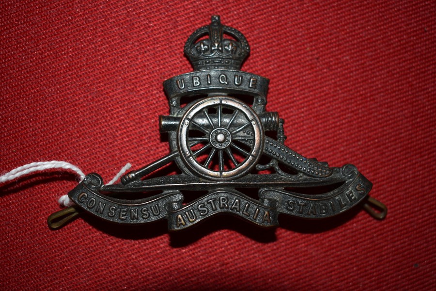 AUSTRALIAN ARMY HAT BADGE. AUSTRALIAN ARTILLERY. 30-42-SOLD