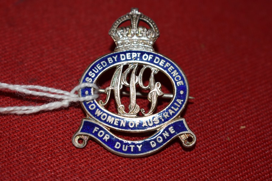 WW2 AUSTRALIAN DEPART OF DEFENCE BADGE. WOMEN OF AUSTRALIA FOR DUTY DONE.-SOLD