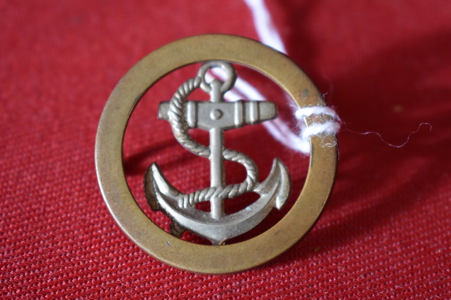 ROYAL NAVY CAP BADGE.-SOLD