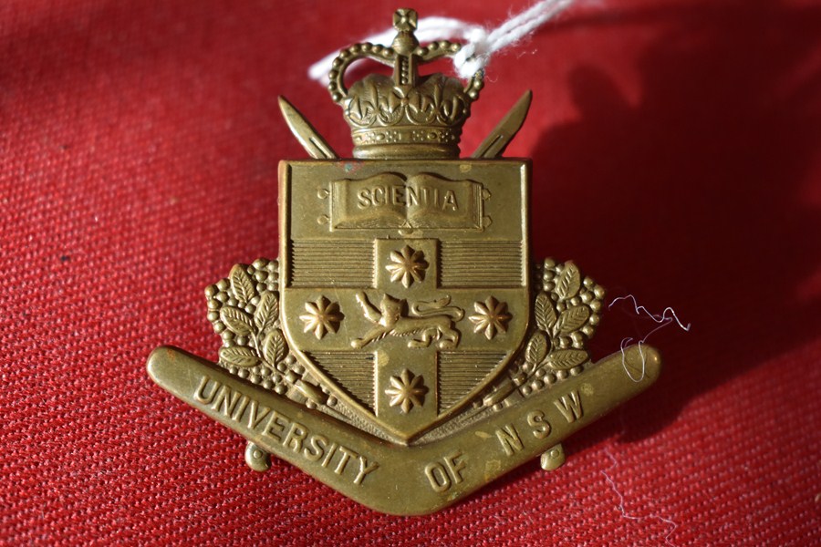 AUSTRALIAN ARMY HAT BADGE. UNIVERSITY OF NEW SOUTH WALES REGIMENT. 53-60