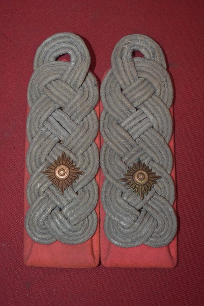 WW2 GERMAN PANZER COLONELS SHOULDER BOARDS-SOLD