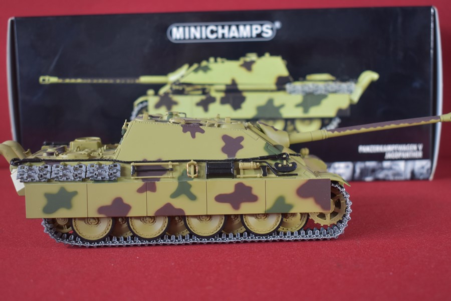 MINICHAMPS 1:35 DIE CAST WW2 GERMAN PANZERKAMPFWAGEN V JAGDPANTHER-SOLD