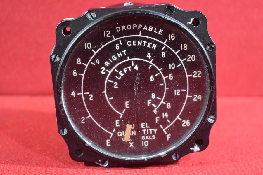 WW2 US MULTI ENGINE AIRCRAFT FUEL GAUGE EA.101.1-SOLD