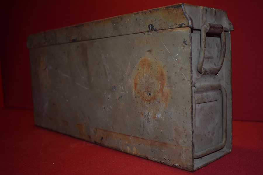 WW2 GERMAN ARMY AMMO TIN-SOLD