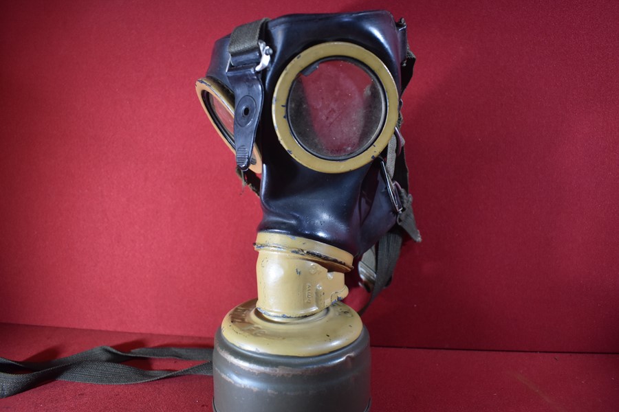 WW2 GERMAN AFRIKA KORPS GAS MASK-SOLD