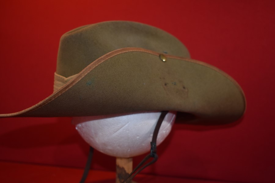 AUSTRALIAN ARMY SLOUCH HAT KOREAN WAR PERIOD DATED 1952-SOLD