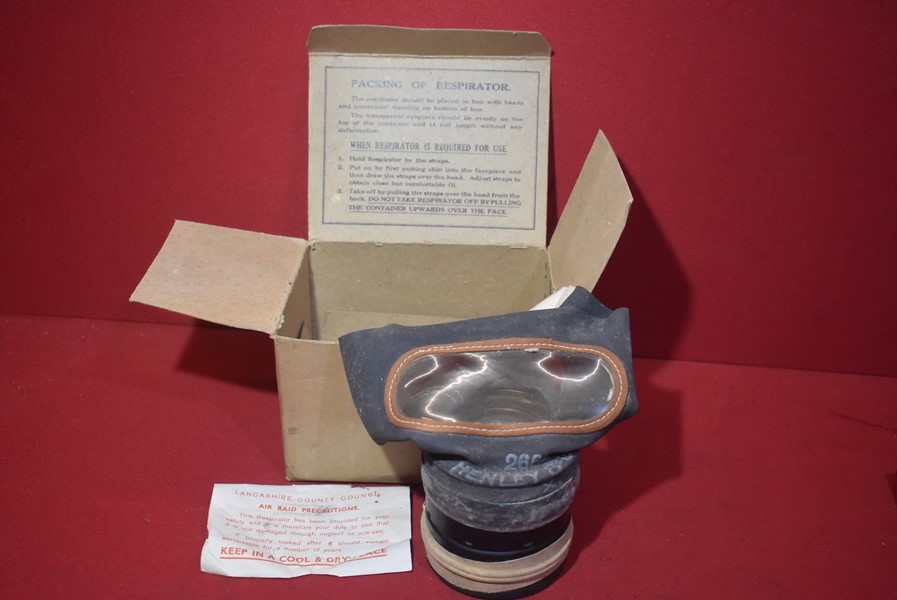 WW2 BRITISH CIVILIAN ISSUE RESPIRATOR UNUSED IN BOX OF ISSUE