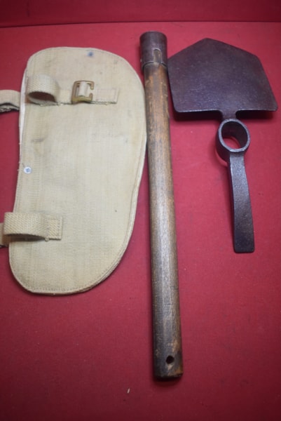 WW2 AUSTRALIAN ENTRENCHING TOOL AND COVER.