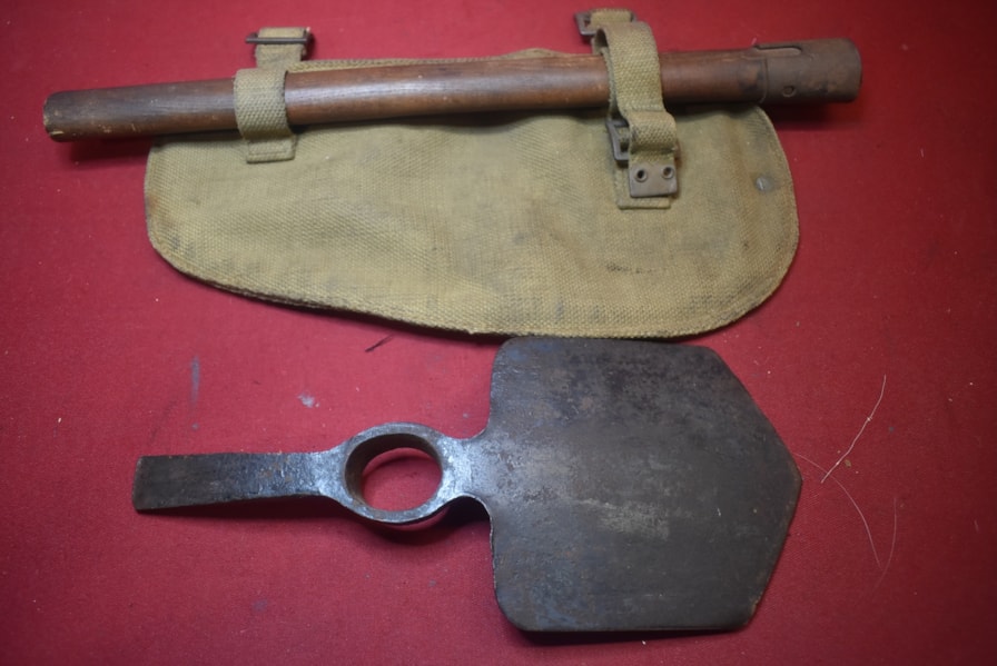 WW2 AUSTRALIAN ENTRENCHING TOOL AND COVER
