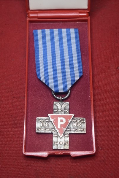 CASED POLISH AUSCHWITZ CONCENTRATION CAMP SURVIVORS CROSS-SOLD