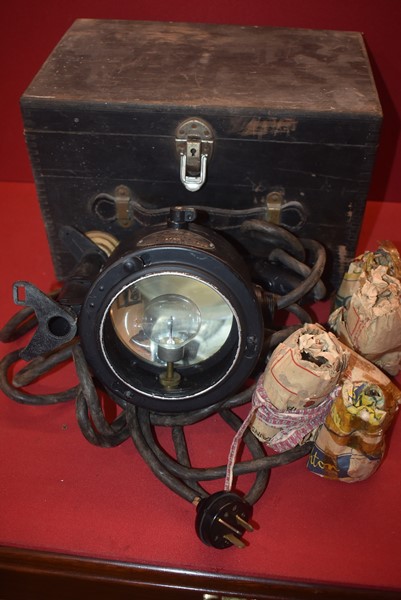 WW2 RAAF ALDIS LAMP IN BOX OF ISSUE WITH SPARE GLOBES