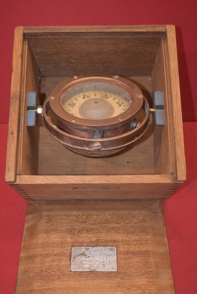 VINTAGE BOXED GIMBALED SHIPS COMPASS