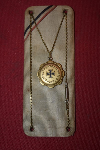 WW1 GERMAN REMEMBRANCE PENDANT ON CHAIN-SOLD