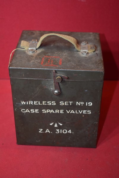 WW2 BRITISH/AUSTRALIAN METAL CASE AND SPARE VALVES FOR THE WIRELESS NO 19 Z.A. 3104